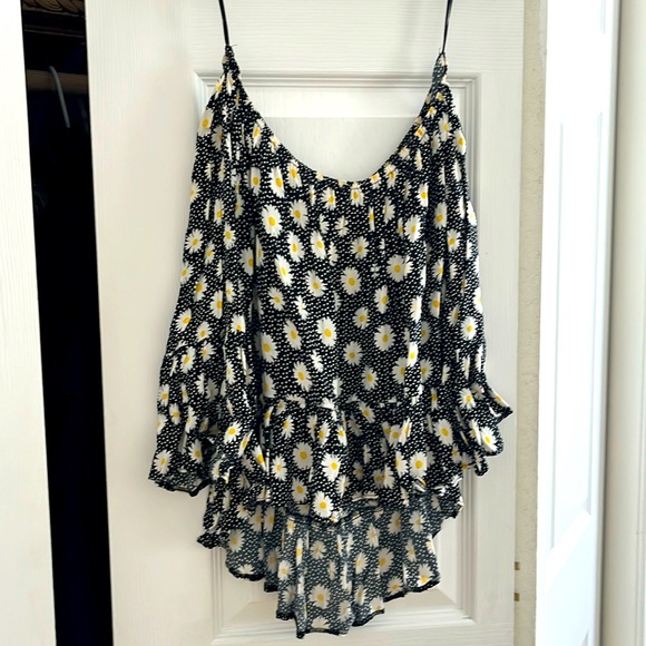 Topshop Daisy Off the Shoulder Top - Picture 1 of 3
